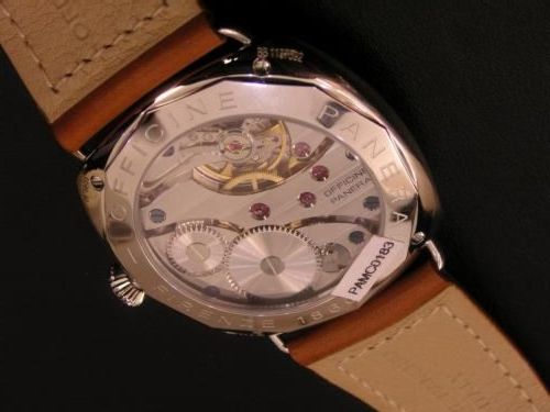 Club Panerai Solo la storia. Al polso Only the history. On the wrist